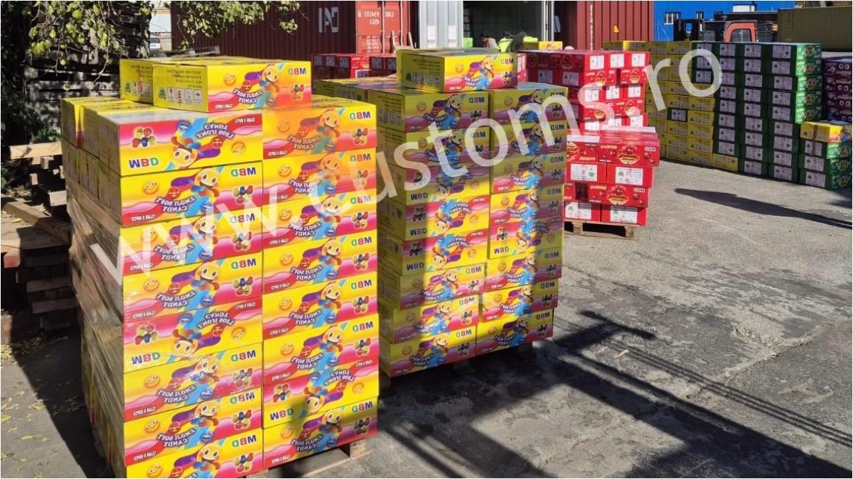 Peste patru tone de dulciuri, haine şi jucării, aduse din China, au fost confiscate în Portul Constanța