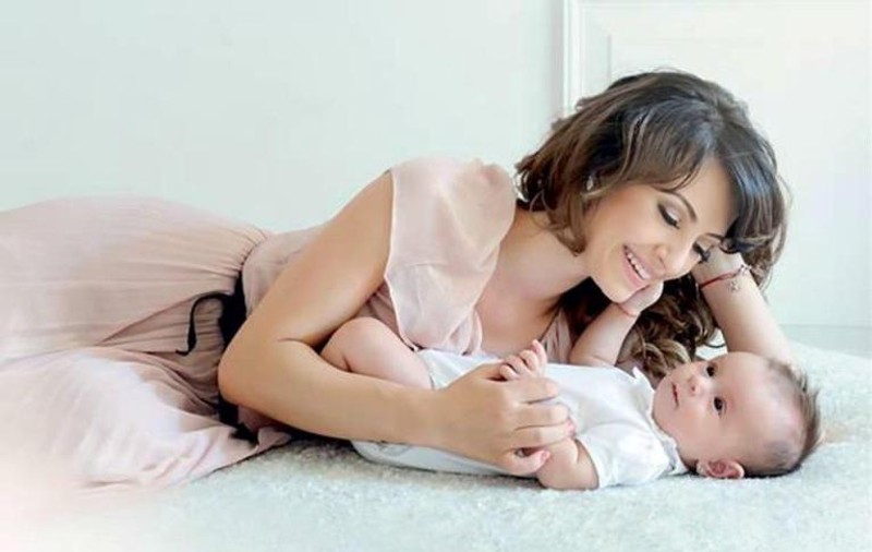 Giulia îşi lasă fetiţa de câteva luni acasă pentru a pleca în a doua lună de miere, în America!