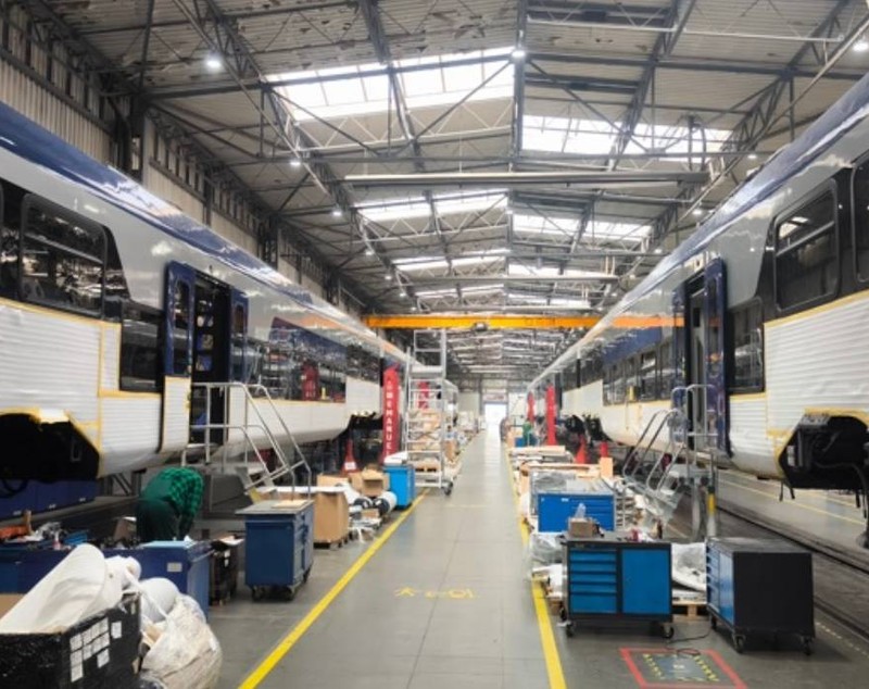 Cum arată primul tren electric regional produs în Polonia, care ajunge în România luna aceasta: investiție de peste 2,7 miliarde lei