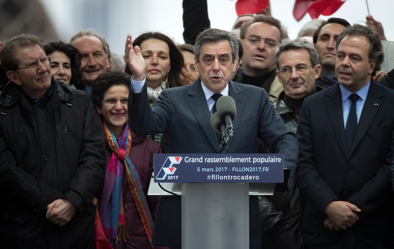 Alegeri prezidențiale în Franța | Soarta lui Francois Fillon ar putea fi decisă astăzi. Cu cine ar putea fi înlocuit candidatul dreptei