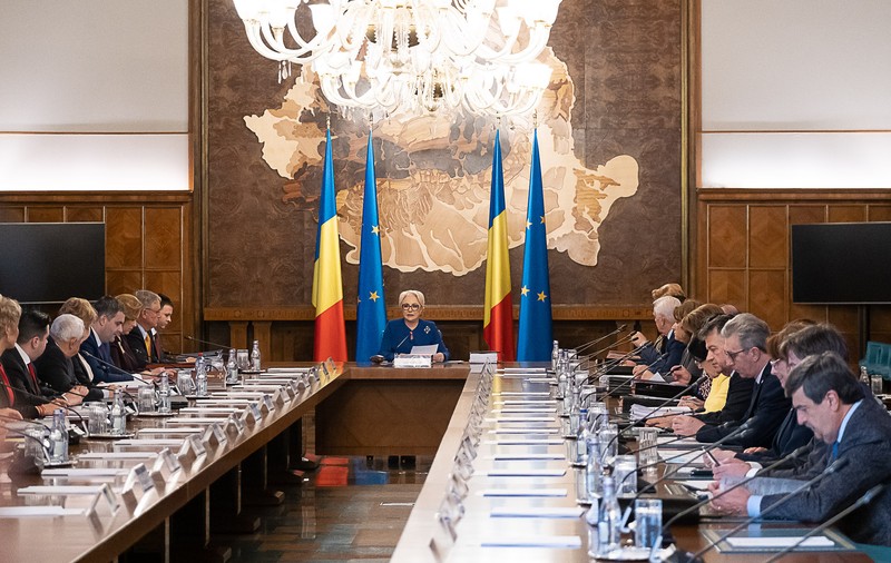 Guvernul a aprobat ajutoare de urgenţă în valoare de peste 500.000 de lei, pentru 147 de familii şi persoane singure