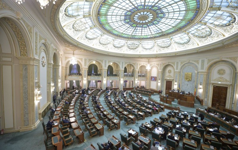 Închisoare de la 2 la 7 ani pentru cei care încearcă să vândă sau să cumpere un copil, se arată într-un proiect adoptat azi de Senat