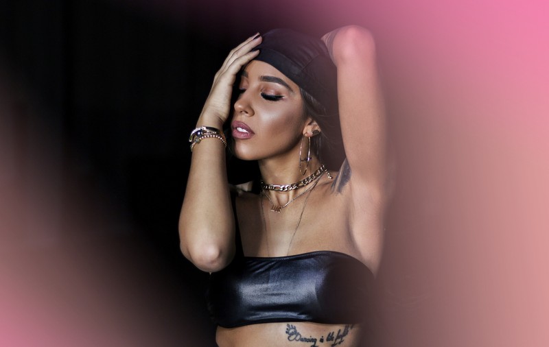 Stefania este “Solo Un Momento” in cel de-al doilea single al sau!