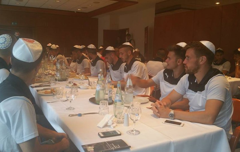 Pintilii şi Bumba respectă tradiţia evreiască la Hapoel Tel Aviv / GALERIE FOTO