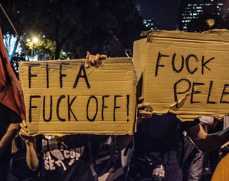 Brazilia a investit o avere pentru a suprima protestele săracilor!