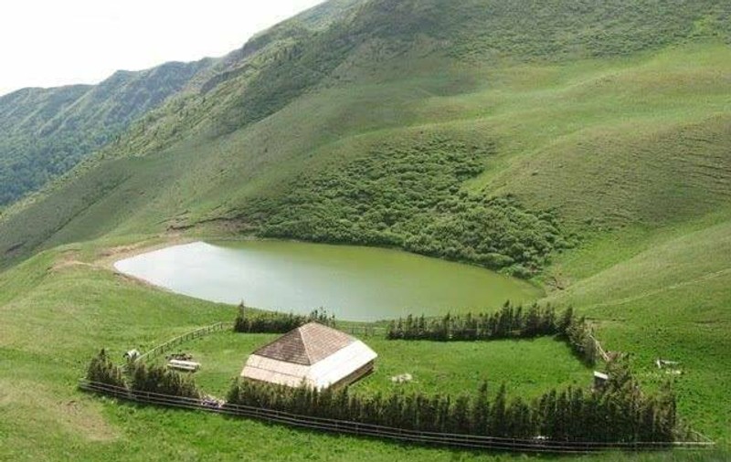 Lacul fără fund din România, locul în care oamenii și-au aruncat bogățiile de frica cotropitorilor
