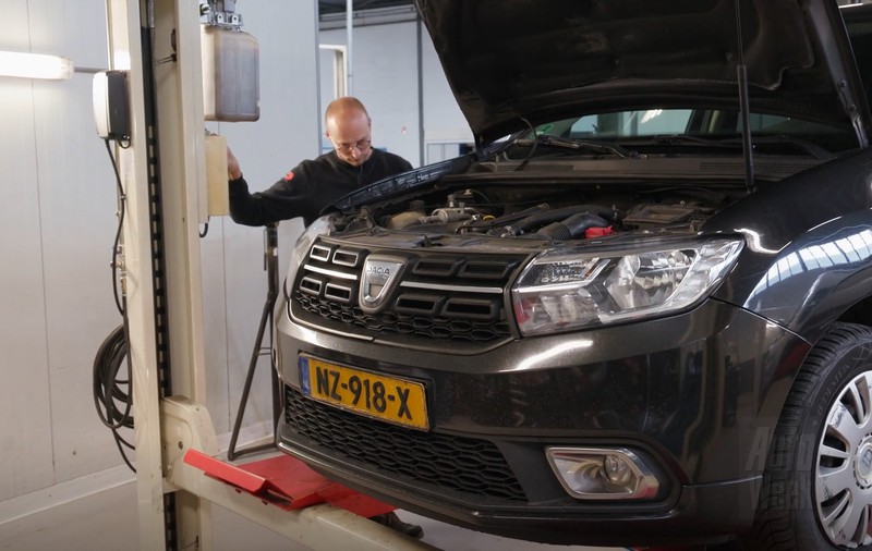 O șoferiță din Olanda și-a dus Dacia Logan MCV cu aproape 400.000 km la inspecția tehnică: verdictul mecanicilor după verificări