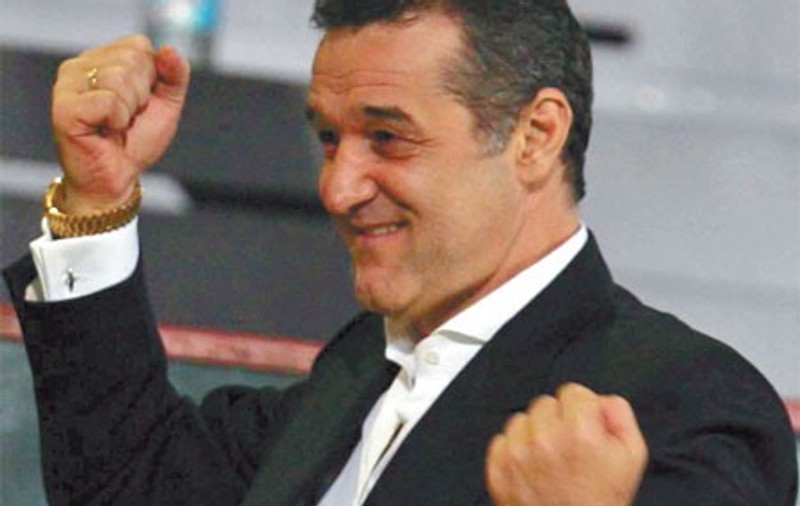 Becali: "Dacă dau Steaua fanilor, se alege praful!"