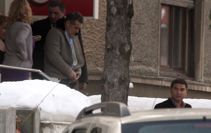 Finul Borcea, în vizită la fosta soţie, cu naşul Becali