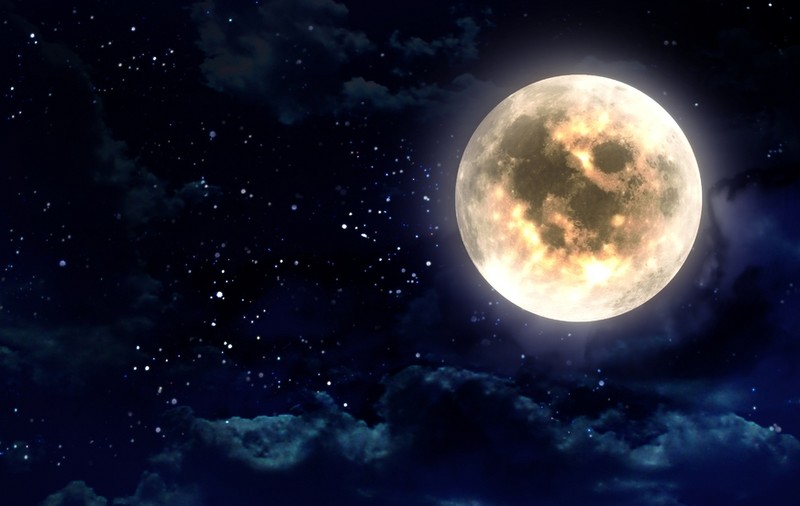 Luna plină din 24 iunie 2021 va fi în zodia Capricorn. Este Luna Sânzienelor