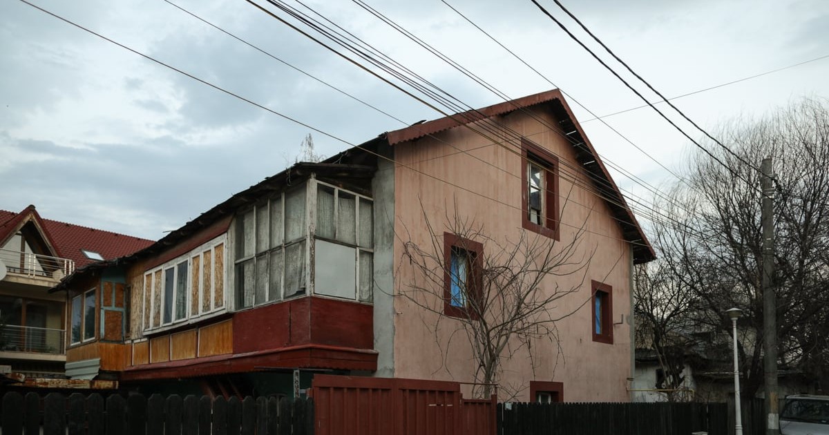 O familie a fost evacuată dintr-o casă naționalizată. Foto: Vlad Chirea / Libertatea