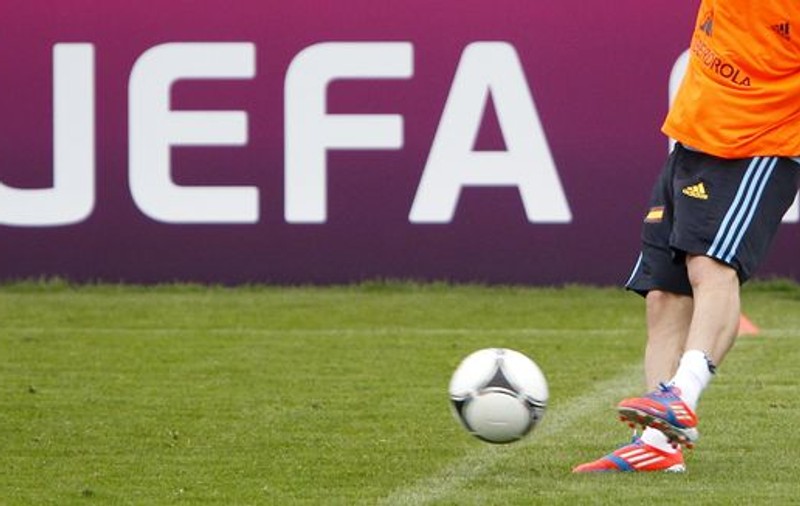 Meciurile EURO 2012, transmise pe un ecran gigant amplasat în Centrul vechi al Capitalei