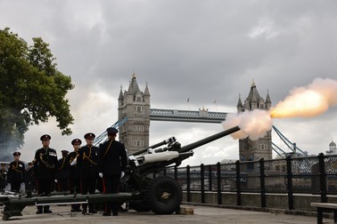 Proclamația a fost salutată cu salve de tun la Londra și în alte orașe ale Regatului | Foto: EPA