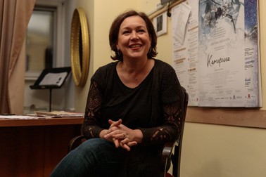 Oksana Taranenko, directoarea spectacolului „Katerina”, în biroul său de la operă