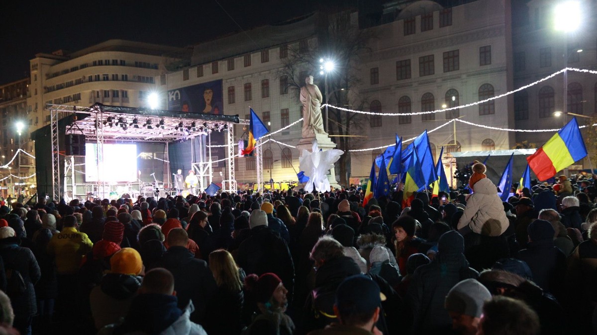 Imagine de la mitingul pro-democrație „România speră”, organizat în Piața Universității din București