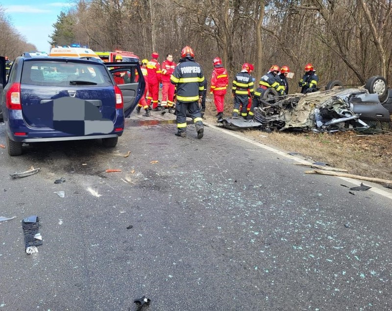 Accident cu patru mașini, pe DN2, la Sintești. O persoană a murit, alte cinci au fost rănite. A fost activat planul roșu de intervenție