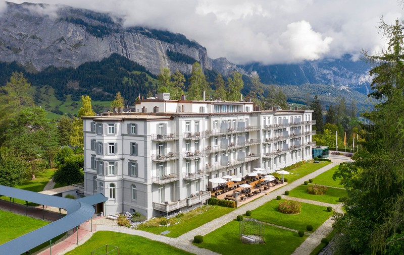 „Frații Dedeman” au achiziționat un hotel de lux vechi de aproape 150 de ani din Alpii elvețieni