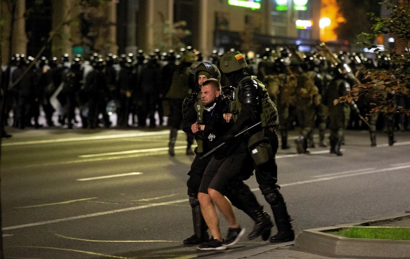 NEXTA: Jurnalism cetățenesc pe o aplicație de mesagerie. Cum au reușit protestatarii să transmită revolta din Belarus, în ciuda cenzurii