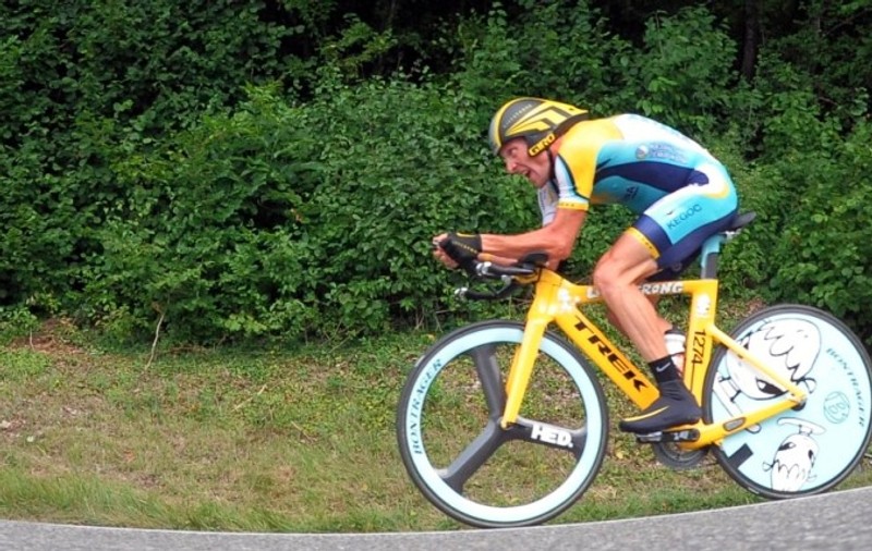 Ciclistul Lance Armstrong a renunţat la competiţiile internaţionale