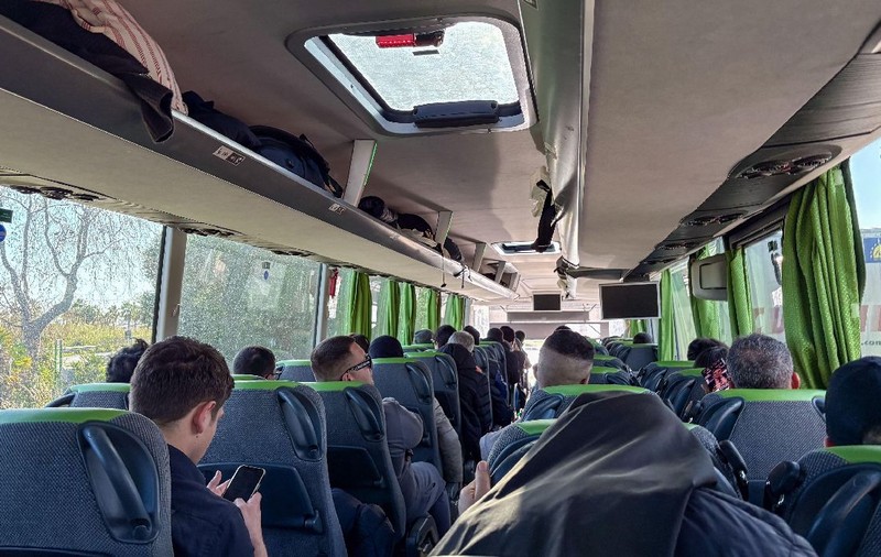 Pasagerul găsit cu 201.085 euro cash în rucsac într-un autocar Flixbus a rămas fără jumătate din bani și va sta doi ani în închisoare, în Franța