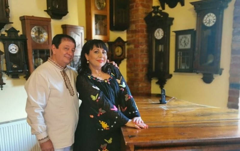 Cântăreții din trupa Alesis, Romeo și Alina Negoiasa, s-au mutat la Câmpina, cu tot cu studioul de înregistrări