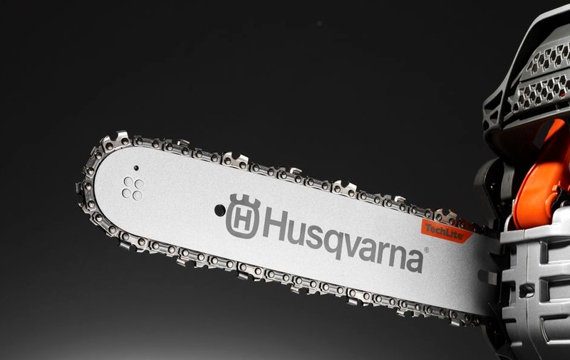 Cum se realizează îngrijirea pieselor de drujbă Husqvarna implicate efectiv în tăiere?