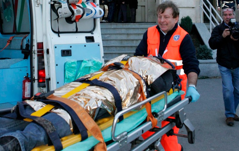 Au bătut un italian de l-au băgat în comă 