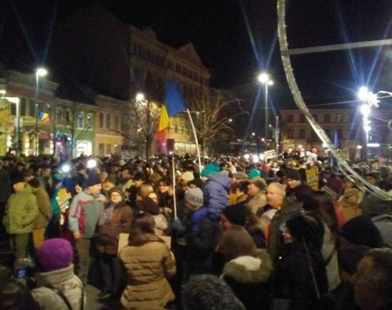 Proteste și în restul țării. Mii de oameni au ieșit în stradă să își strige nemulțumirile