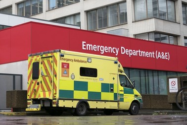 Spitalele britanice s-au confruntat cu o lipsă de echipamente în prima fază a epidemiei FOTO: EPA