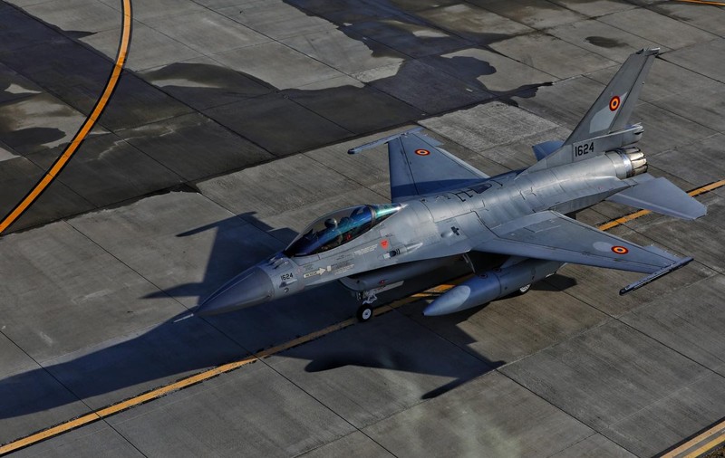 Primele trei avioane F-16 cumpărate din Norvegia au ajuns în România