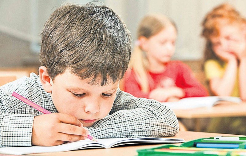 Elevii sunt din nou în pericol să înceapă școala fără manuale