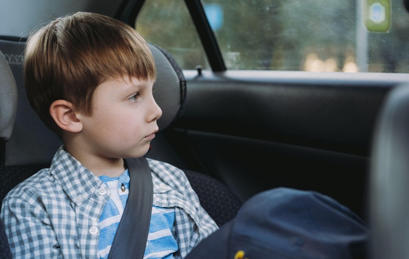 Băiețelul de 4 ani al unor români a murit după ce a stat ore în șir în mașina familiei, în soare, în timpul vacanței din Italia