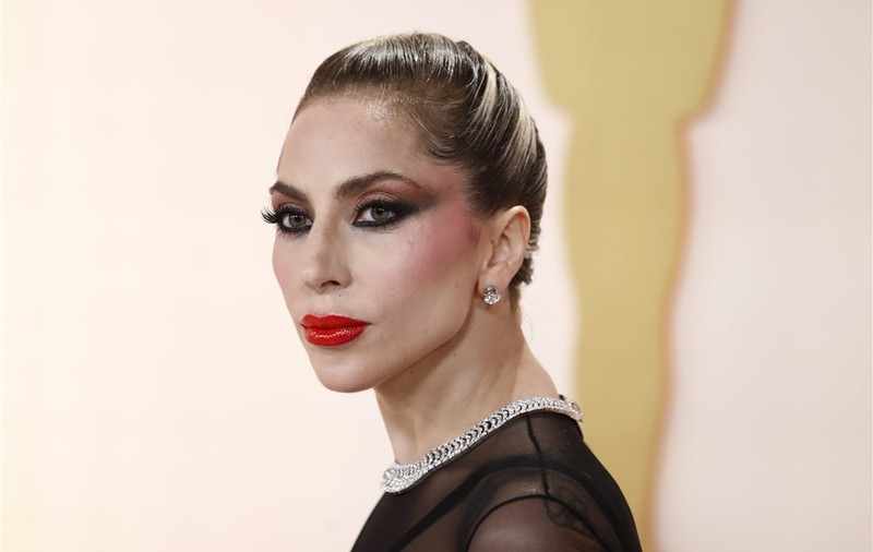 Lady Gaga, nemachiată și îmbrăcată în blugi rupți la Oscar 2023. Cântăreața a impresionat cu transformarea ei