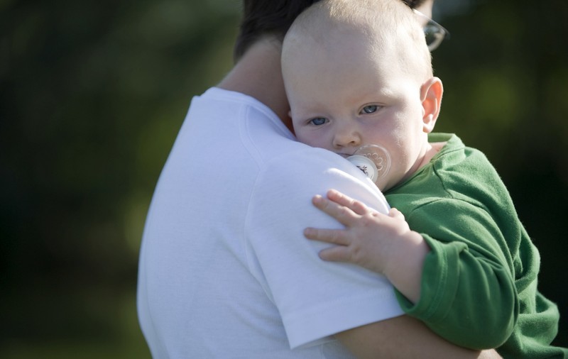Îți crești singur copiii? Poți să primești până la 1.200 de lei. Cum se obține ajutor social pentru familiile monoparentale