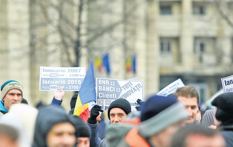 Împrumutații vor soluții, nu discuții | Scenarii pentru creditele în franci