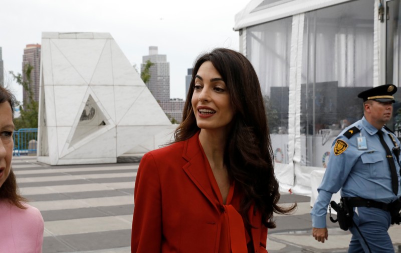 Amal Clooney va apăra doi reporteri Reuters condamnați în Myanmar