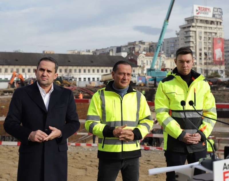 Lucrările la Planșeul Unirii se desfășoară mai rapid decât era prevăzut inițial: prima bucată a noului planșeu e deja turnată, susține Daniel Băluță