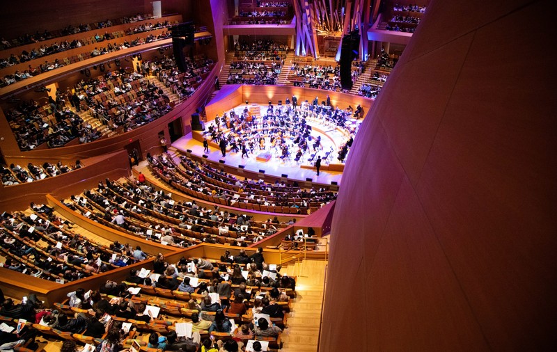Polemică în SUA, după ce o spectatoare a avut o „bucurie fizică pură” în timpul unui concert de Ceaikovski, de la Filarmonica din Los Angeles