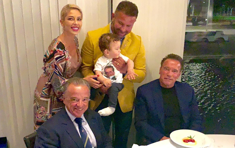Un copil român de un an, la cina oferită lui Arnold Schwarzenegger