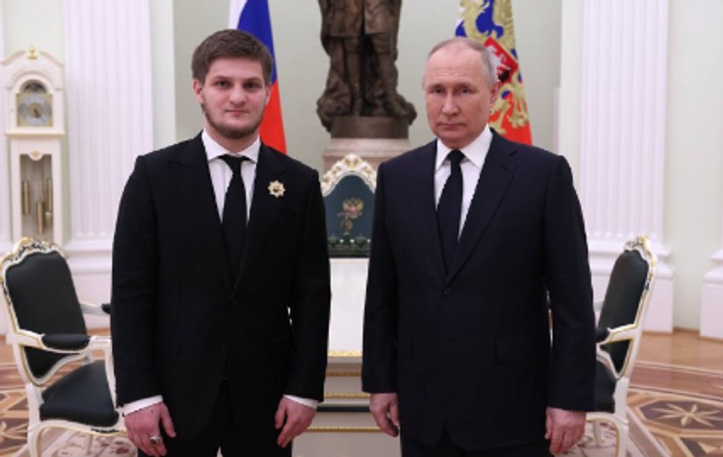 Președintele Vladimir Putin s-a întâlnit cu fiul cel mare al lui Ramzan Kadîrov. Ce s-a discutat la întâlnirea neașteptată