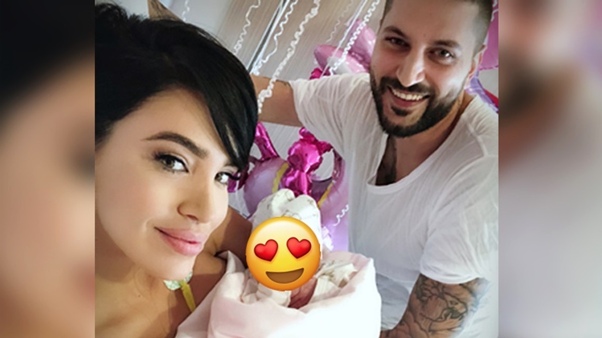 Adelina Pestrițu își arată fetița pentru prima oară. "Îi seamănă foarte mult tăticului" | FOTO