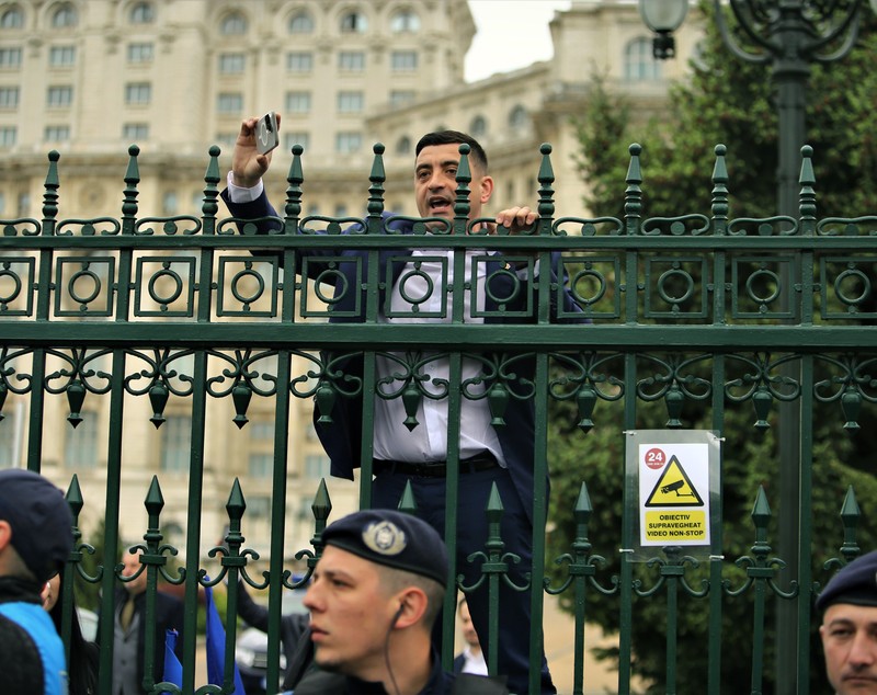 Ziua în care democrația a încasat patru gloanțe. Cum a schimbat AUR prin forță regulile din Parlament&nbsp;