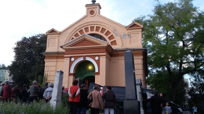 Trupul lui Ioan Gyuri Pascu, depus la biserica din Agnita