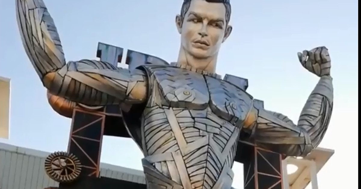 Robotul Cristiano Ronaldo face senzație la un carnaval în Italia