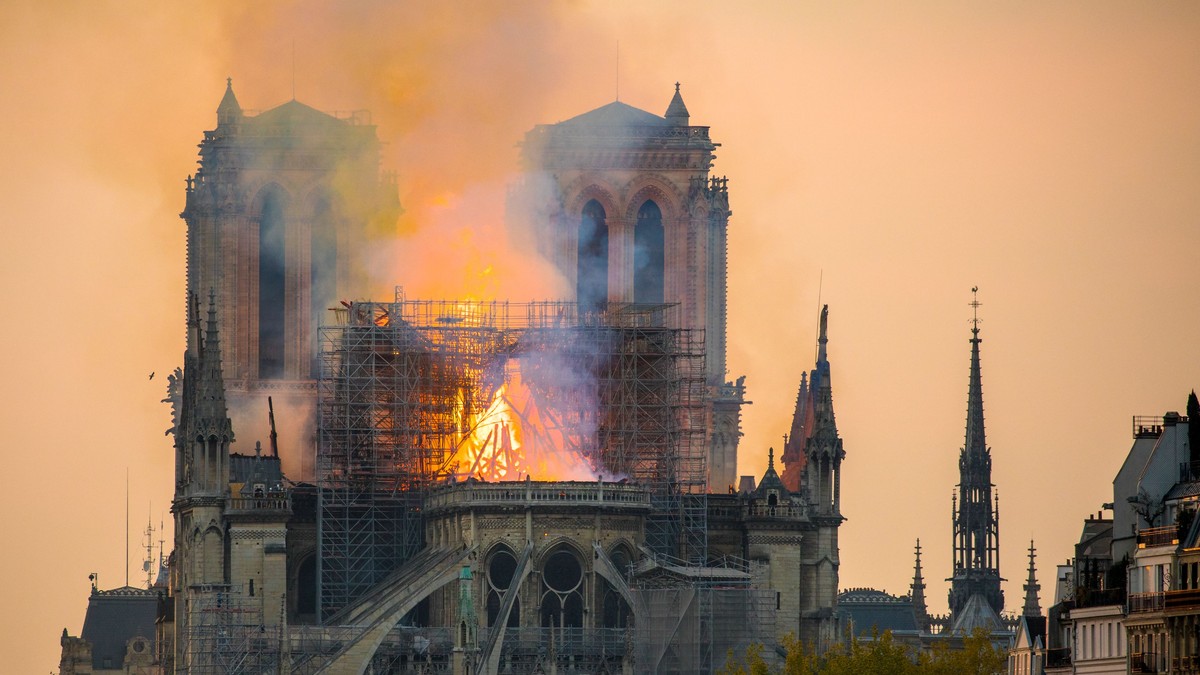 Incendiul de la Catedrala Notre Dame Foto: HEPTA