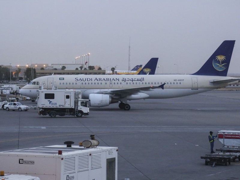 Cel puțin 12 persoane au murit și 309 au fost rănite în urma unui atac al rebelilor Houthi asupra Aeroportului Internațional King Khalid din Riad. Foto: Getty Images