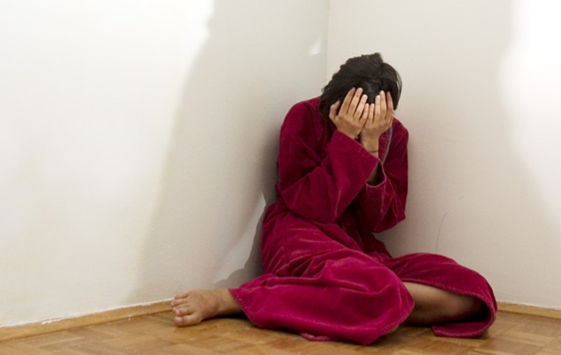 Dezvirginată şi obligată să se prostitueze la doar 14 ani