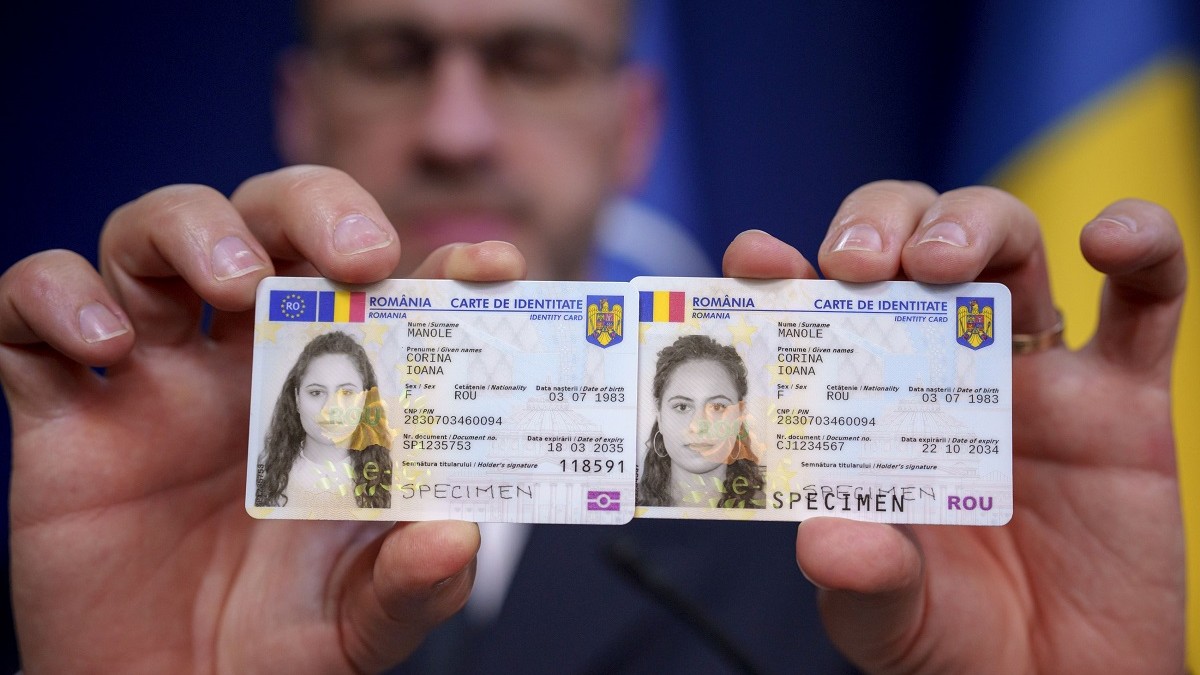 Imagine cu chestor de politie Catalin Giulescu, care prezintă CEI şi CIS.