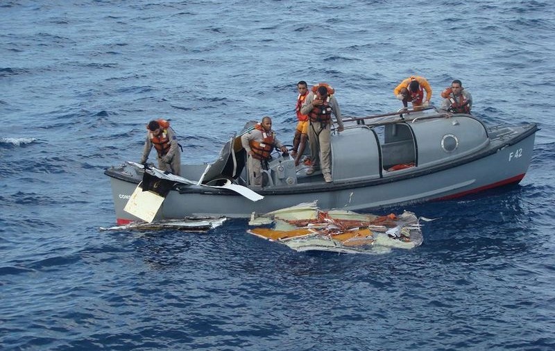 Trei noi cadavre ale unor pasageri ai avionului Airbus, recuperate