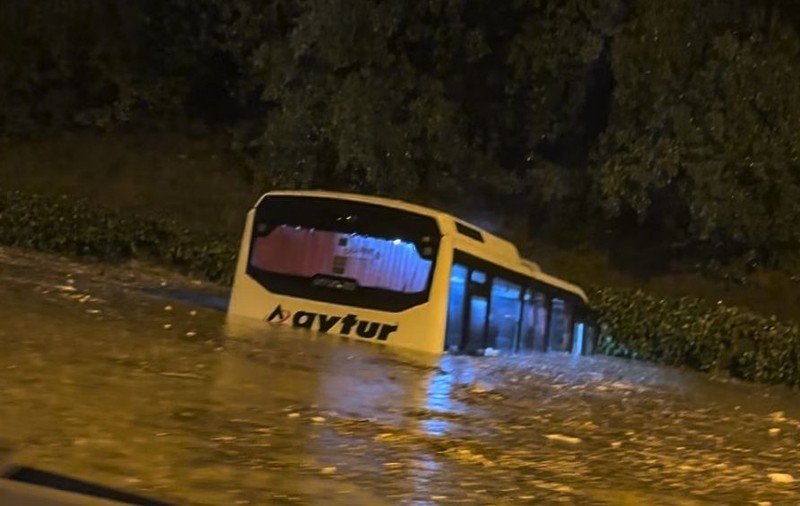 Ploile torențiale care s-au abătut asupra Istanbulului au făcut prăpăd. Sursă foto: Getty Image.